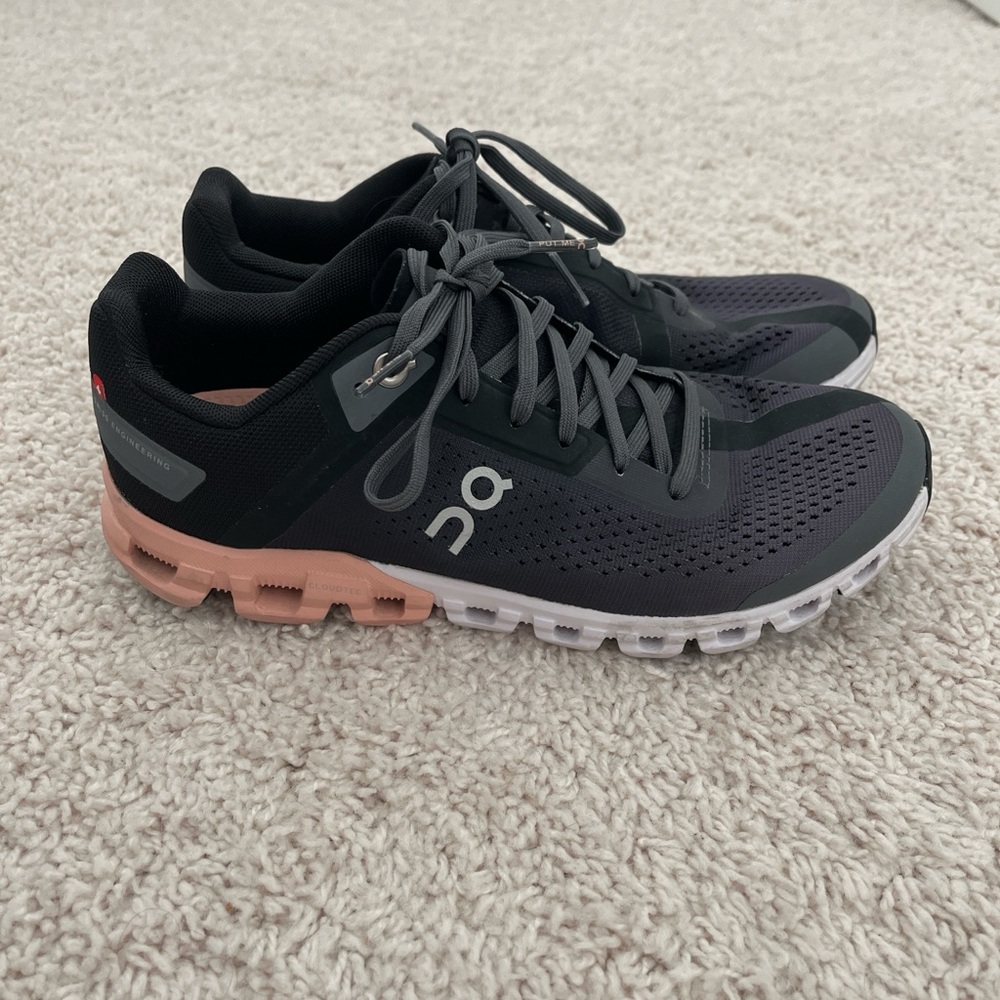 On Cloudflow Running Women's Gray and Pink Athletic Shoes